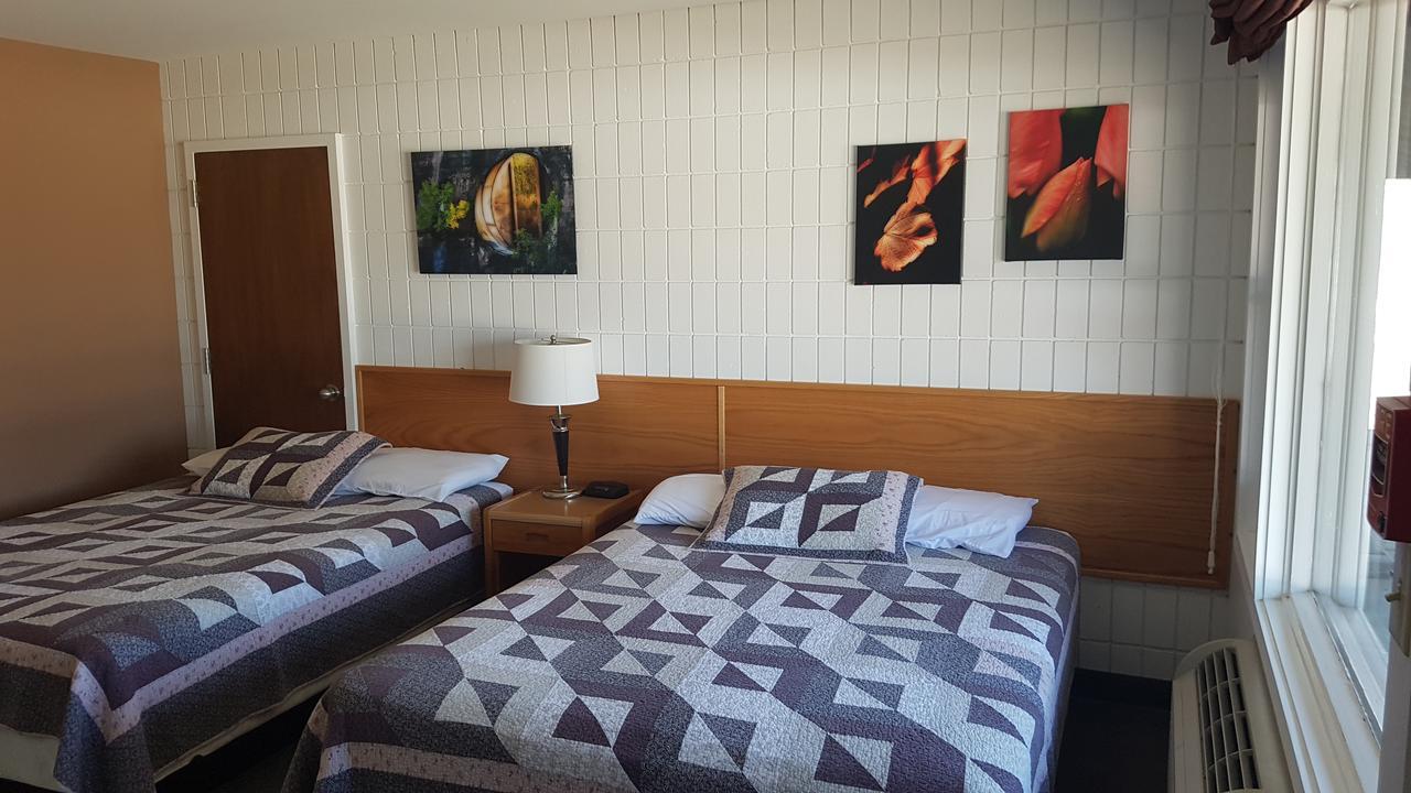 Pinawa Motel Esterno foto